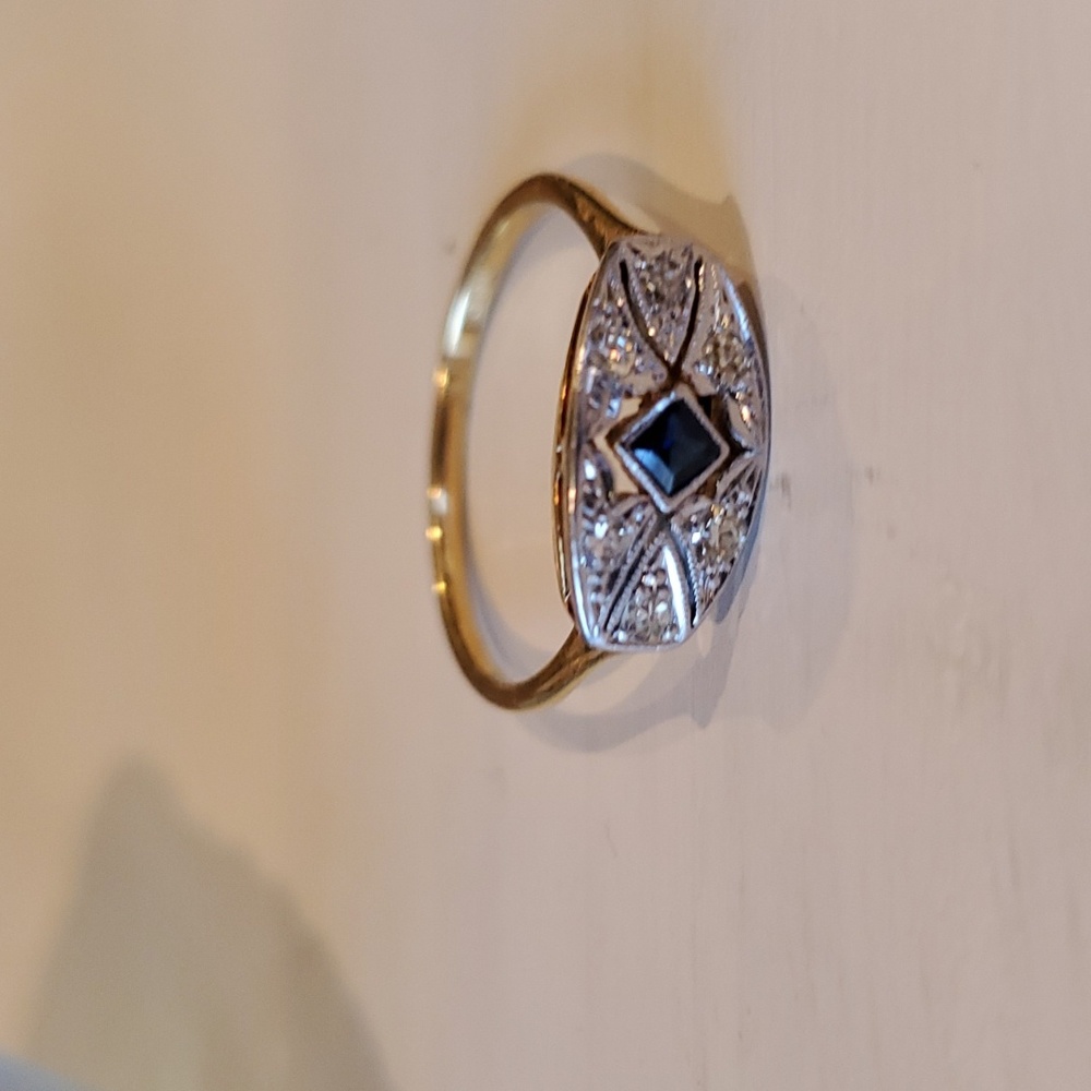 Vintage Sapphire and Diamond Ring - Picture 5 of 6